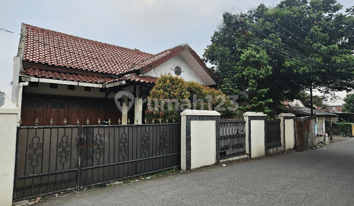 Rumah Lama Terawat Dekat Akses Pintu Toll Brigif
