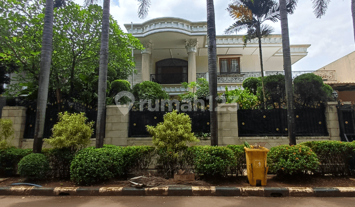 Rumah Nyaman 2 Lantai di Taman Kebon Jeruk Intercon