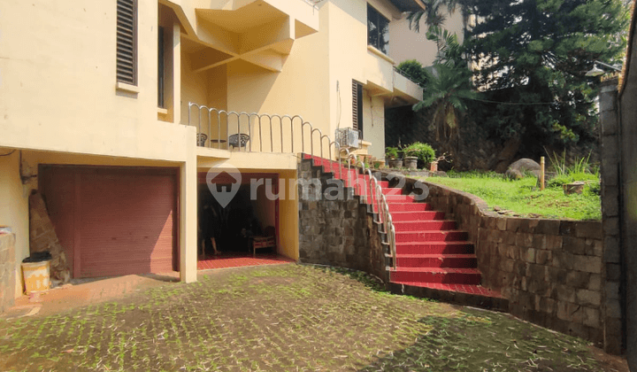 Rumah Lama Kondisi Bagus di Simprug Jakarta Selatan