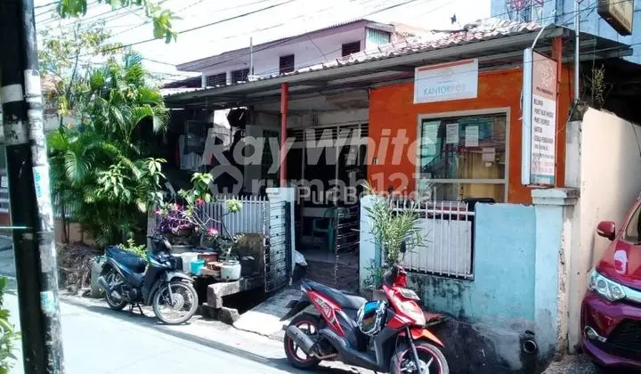 For Sale: House with Land Price Calculation in Strategic Petamburan Location