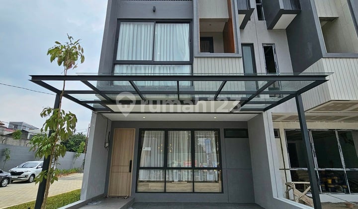Rumah Baru 3 Lantai Dekat Ke Mrt Fatmawati Dan Sekolah Ternama