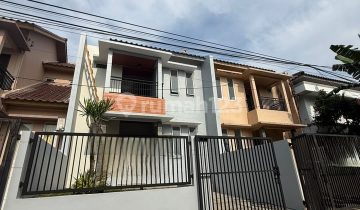 Komplek Elit Bukit Cinere Indah Siap Huni Taman Besar