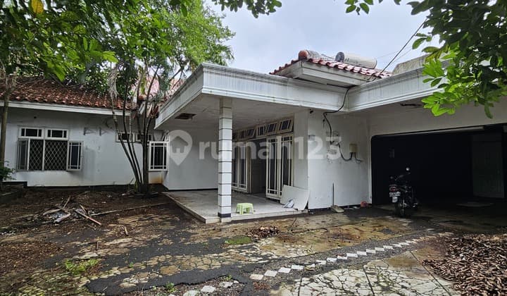 Rumah Hitung Tanah Nempel Cilandak Lokasi Jalan Besar