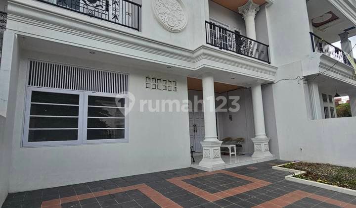 Rumah Baru Gaya Klasik Eropa Komplek Megapolitan Cinere