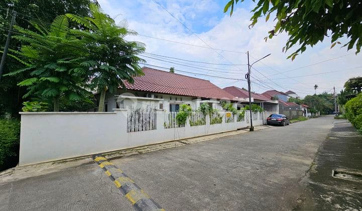 Kemang House Square Shaped Land Premium Location Ready to Live Spacious Garden