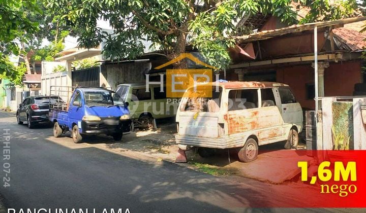 Pusponjolo Old House Super Strategic Location in the Center of Semarang City