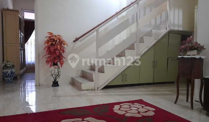 Well-Maintained 2-Story House Ganesha Pedurungan Semarang Friendly Price