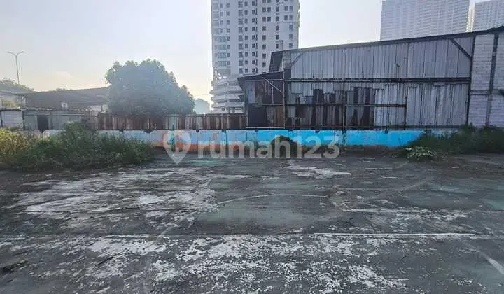 Land Suitable for Cafe, Commercial, Futsal/Padel Court in Bekasi City