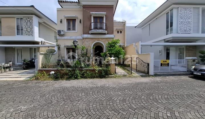 Rumah Modern Dijual di Casa Bella Residence - Maguwoharjo, Depok, Sleman