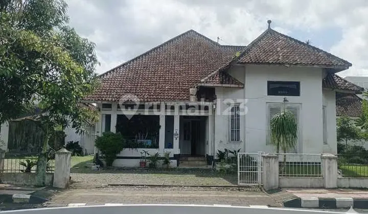 Rumah Heritage Mewah di Jalan Utama Pusat Kota Magelang Lahan Luas 1.365 Meter Persegi, Magelang Tengah.