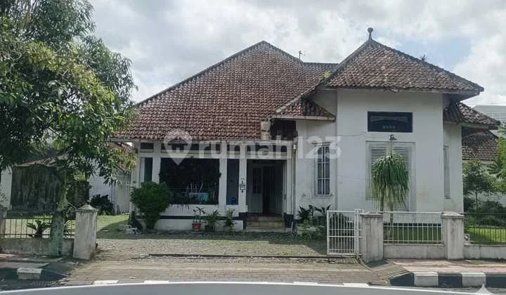 Rumah Heritage Mewah di Jalan Utama Pusat Kota Magelang Lahan Luas 1.365 Meter Persegi, Magelang Tengah.