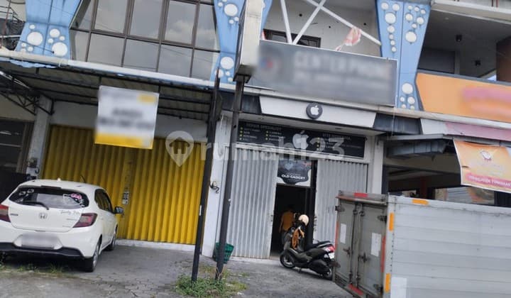 Disewakan Ruko Strategis 2 Lantai di Nologaten, Area Ramah Bisnis Dekat Amplaz & Kawasan Kampus, Caturtunggal, Depok, Sleman.