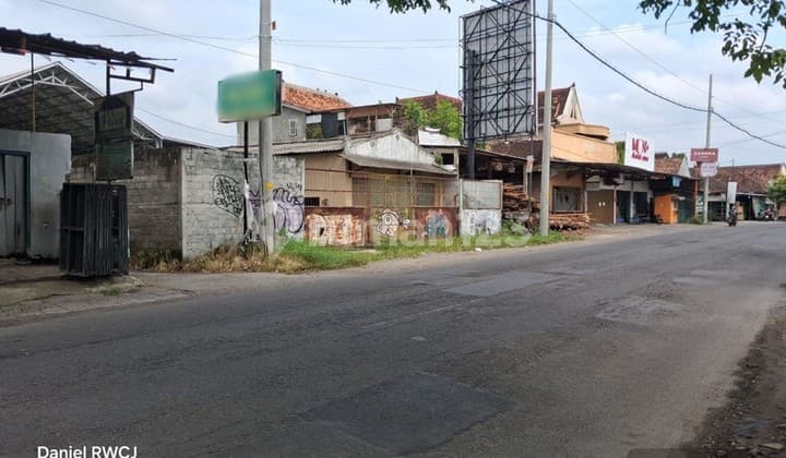 Disewakan Ruang Usaha Strategis Cocok untuk Gudang Siap Pakai di Pinggir Jl. Parangtritis Km 8, Bantul