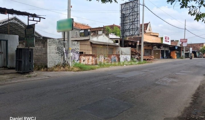 Disewakan Ruang Usaha Strategis Cocok untuk Gudang Siap Pakai di Pinggir Jl. Parangtritis Km 8, Bantul
