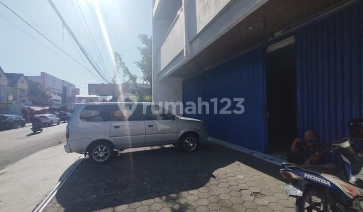 For Rent Strategic Business Space 2 Floors on Jl. Godean Sleman, Spacious & Ready to Use, Nogotirto, Gamping, Sleman