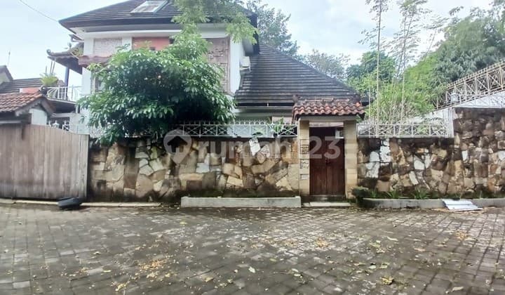 Rumah Mewah 2 Lantai di Dalam Perumahan Hunian Eksklusif & Strategis, Maguwoharjo, Depok, Sleman