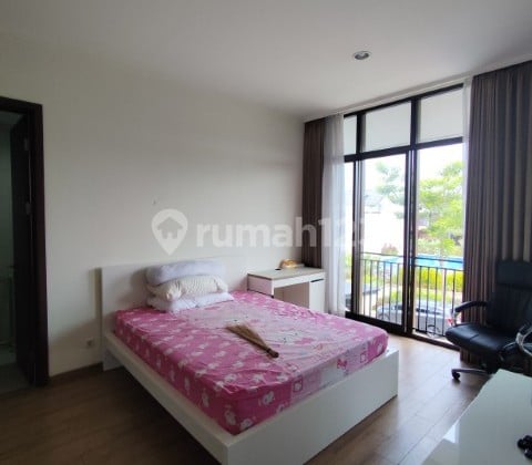 2-Story House 9X15 Semi Furnished in Suvarna Sutera Tangerang 1Ka00019