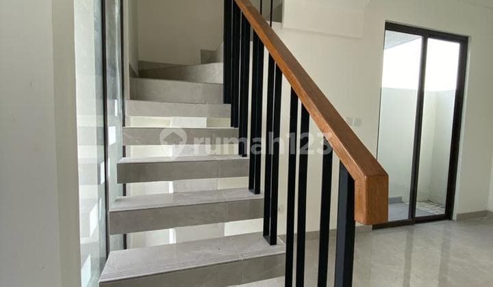 Dijual Rumah Baru 3 Lantai The Villa Osaka Daisan Lavon 3 Y00215