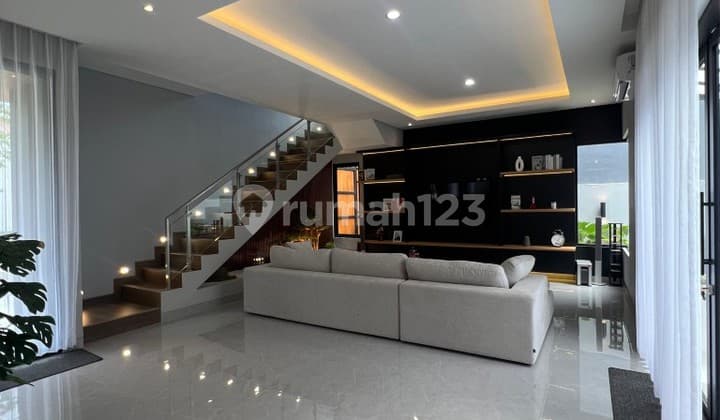 Rumah Cantik Hoek Full Furnish di Kencana Loka BSD Tangerang 1K900076
