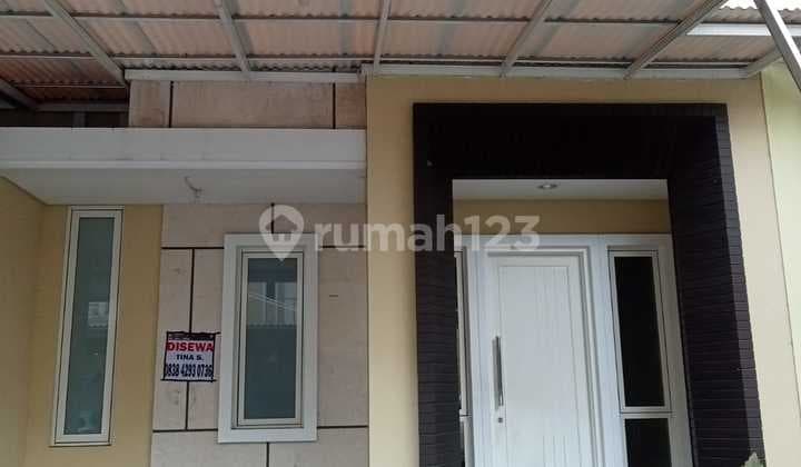 Disewakan cepat Rumah di Cluster Leora alam Sutera kondisi rapih siap huni