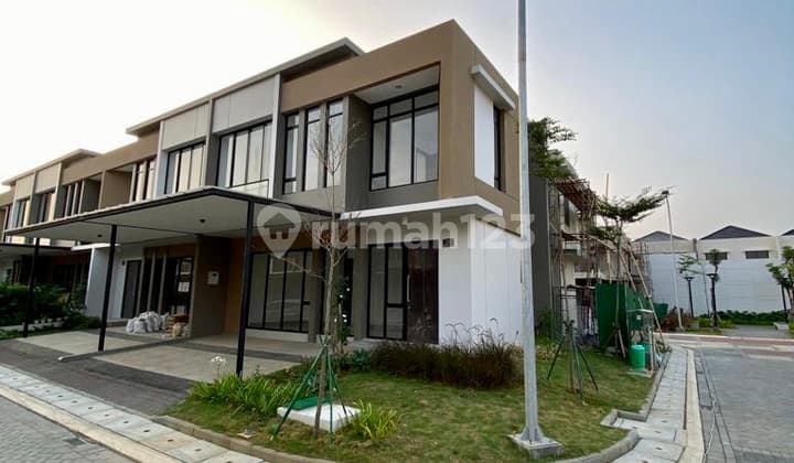 Jual Harga Modal Rumah 2 Lantai Baru Hook 11X10 Selatan Semi Furnished Di Cluster Dallas Pik2 Extension, Jakarta Utara
