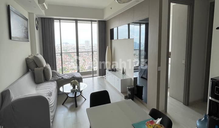 Apartemen St. Moritz Tower New Royal Private Lift 2 Kamar Tidur Furnished Bagus