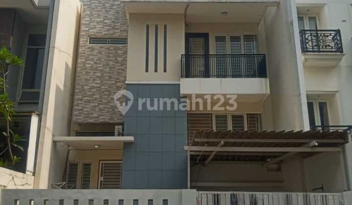 Rumah Dikontrakan Bagus Furnished 3 Lantai Siap Huni Permata Buana, Jakarta Barat