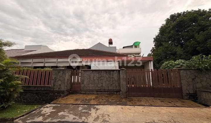 Rumah Asri 300M² di Jantung Cinere - Harga di Bawah Pasar
