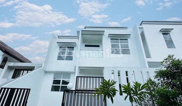 Rumah dua lantai ini bukan sekadar tempat tinggal