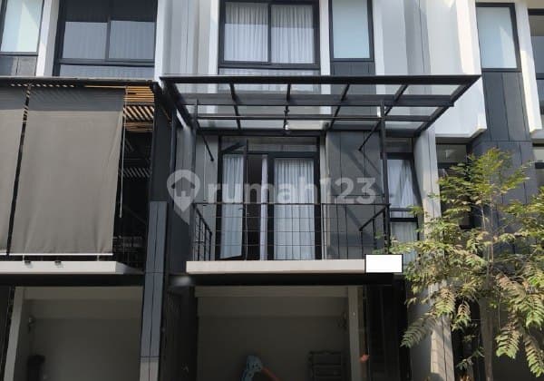 Ready-to-occupy House in South Jakarta, Only 10 Minutes from Toll Gate