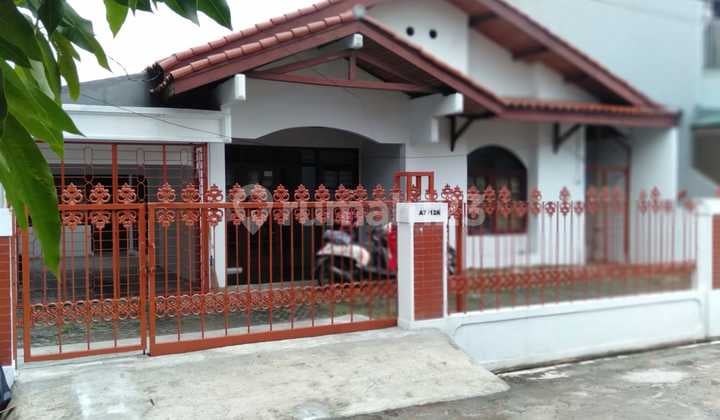 Rumah Bagus Luas Tidak Banjir Strategis Jatiwaringin Asri