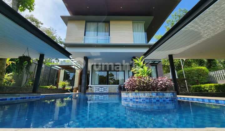 Rumah Villa Ada Swimming Pool Bagus Siap Huni