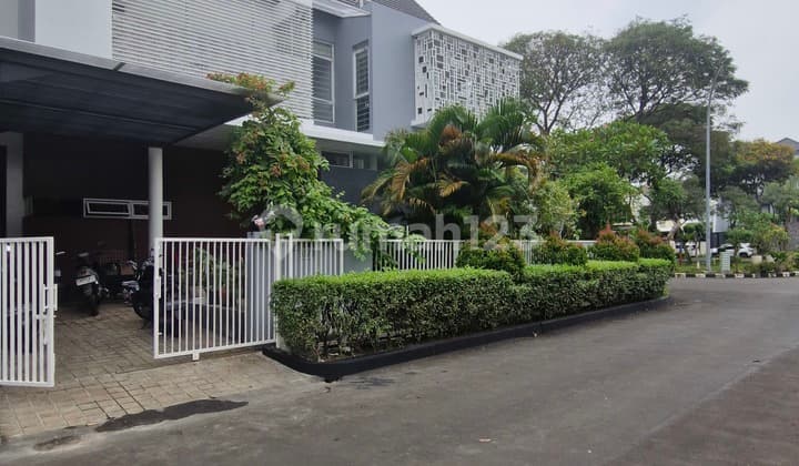 Newly Renovated Hook House