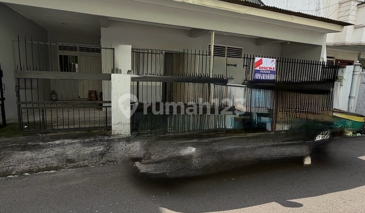 Rumah Tomang Siap Huni Lokasi Strategis
