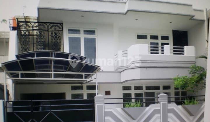 DISEWAKAN, Rumah Modern di Intercon Kebon Jeruk