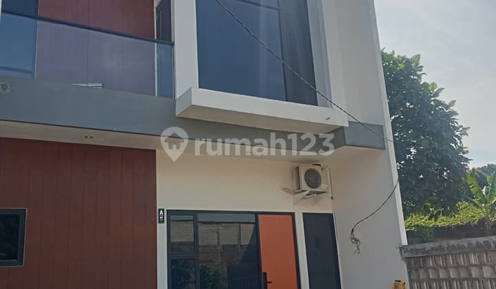 Rumah Baru Carport 2 Mobil Pinggir Jalan Raya Cllangkap Cibubur