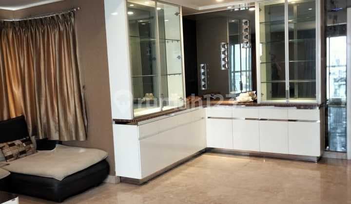 Disewa Apartemen Royal Mediterania 3 BR Semi Furnished Bagus