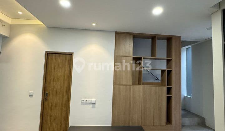 Rumah Hoek Svani Tanakayu BSD Tangerang Selatan Banten