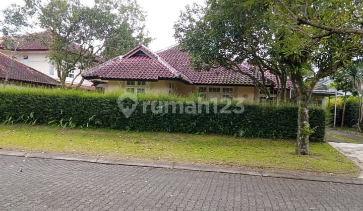 Rumah SHM Tanah Yang Luas di Rancamaya Golf Estate, Bogor