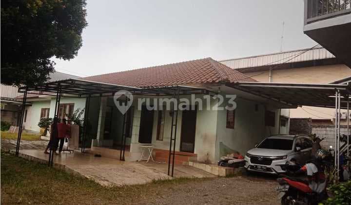 On Jalan Pahlawan, Leuwinutung Village, Citeureup District, Bogor