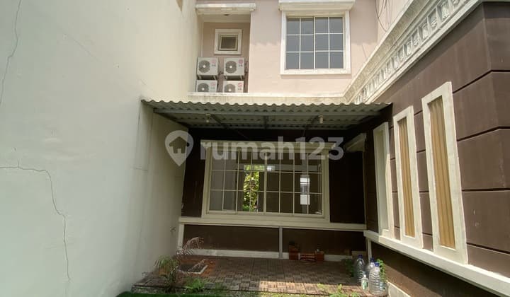 Disewakan Rumah Hadap Jalan Dekat Danau