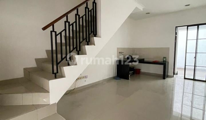 Disewakan Rumah Dua Lantaii Termurahhh Bagus