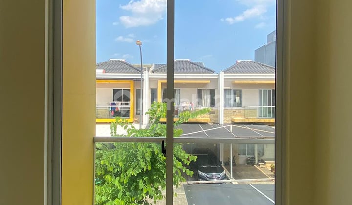 Disewakan Rumah Dua Lantai 6X15ready dan Nyaman