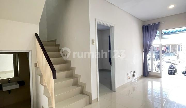 Rumah Dua Lantai Di Green Lake City Baguss