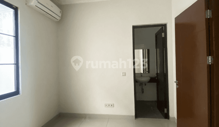 Disewakan Rumah Dua Lantaii 4Kt Siap Huni