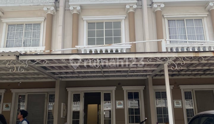 Disewakan Tumah Bagus Dua Lantaiii di Green Lake City