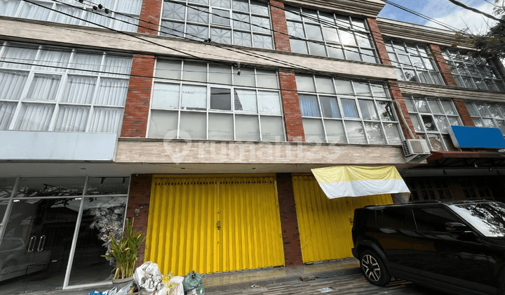 Ruko 3 Lantai di Jalan Mahendradata - Akses Besar, Lingkungan Bisnis, Siap Dikembangkan