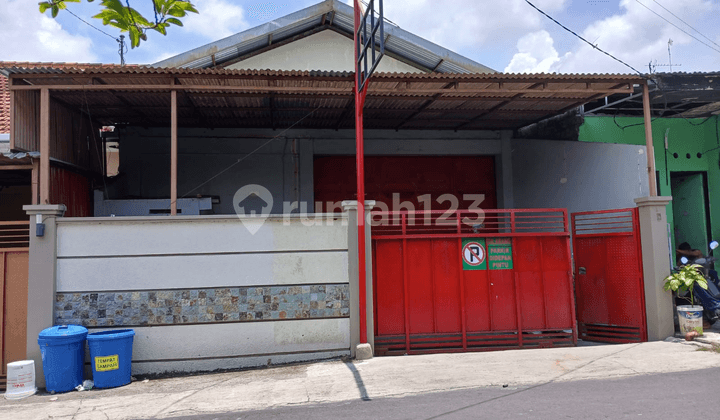 Hunian Sehat Strategis di Gatsu Barat - Rumah Luas 200m² Siap Sewa Tahunan