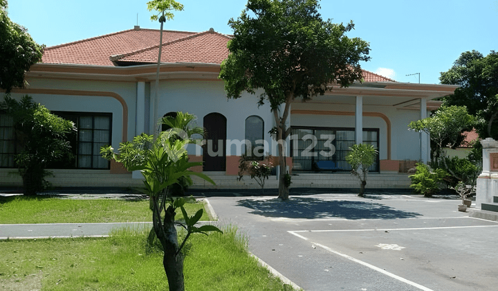 Villa 7 Kamar Luas di Gianyar Bali – Dekat Pantai & Destinasi Favorit!