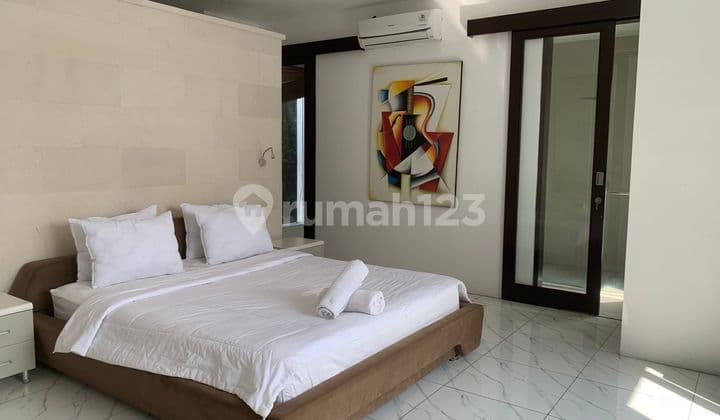 Villa Mewah Fully-Furnished 500 m² di Tengah Kota - Siap Huni & Investasi